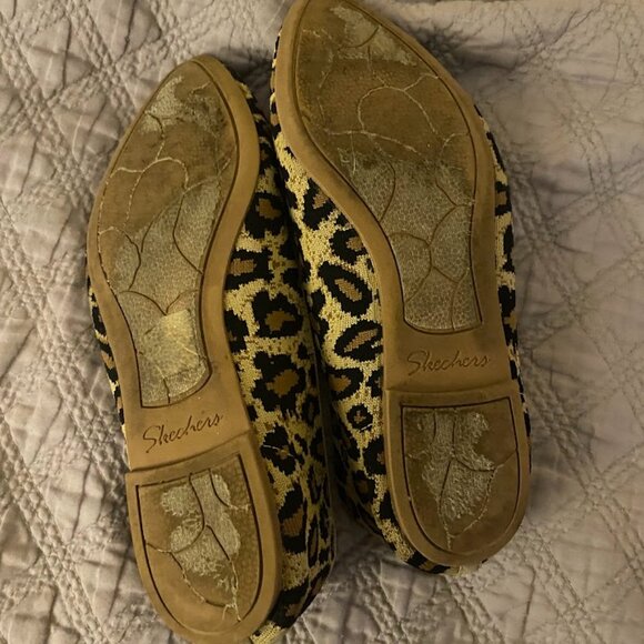 Leopard Print Pointed Toe Flats - Picture 2 of 3